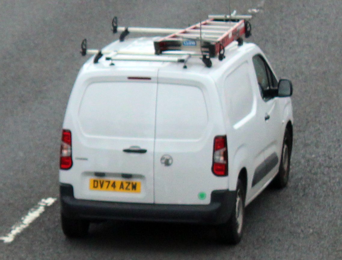 DV74AZW, Vauxhall Combo 4th gen Van (E; X19), 2018–2024