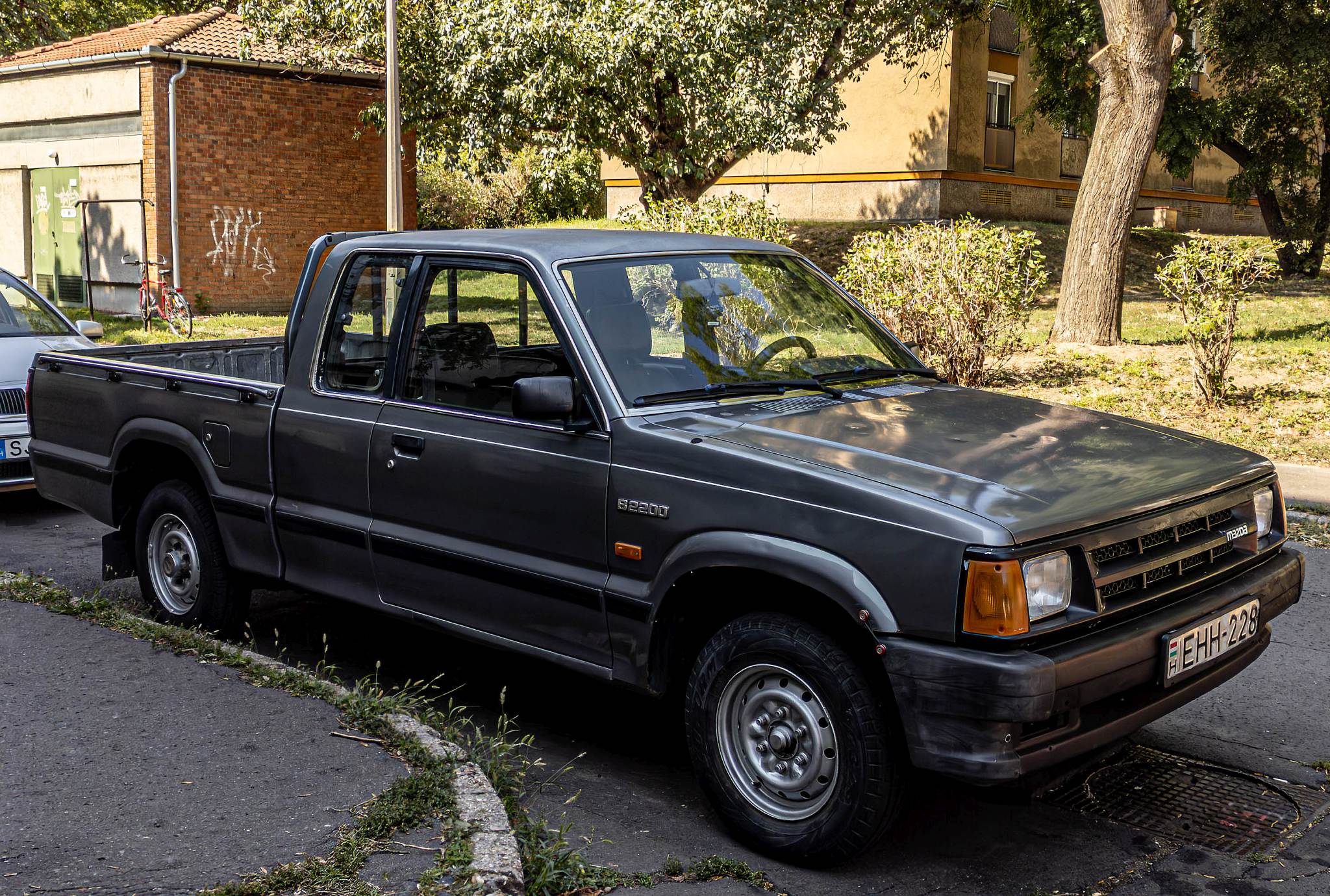 EHH-228, Mazda B-Series 4th gen (UF), 1985–1999 (–2001 for NA-market)