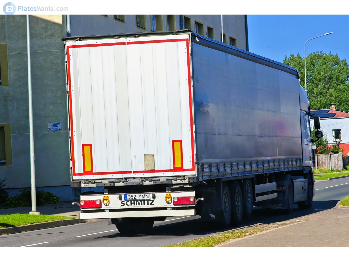 352 YMN, Schmitz SCS 