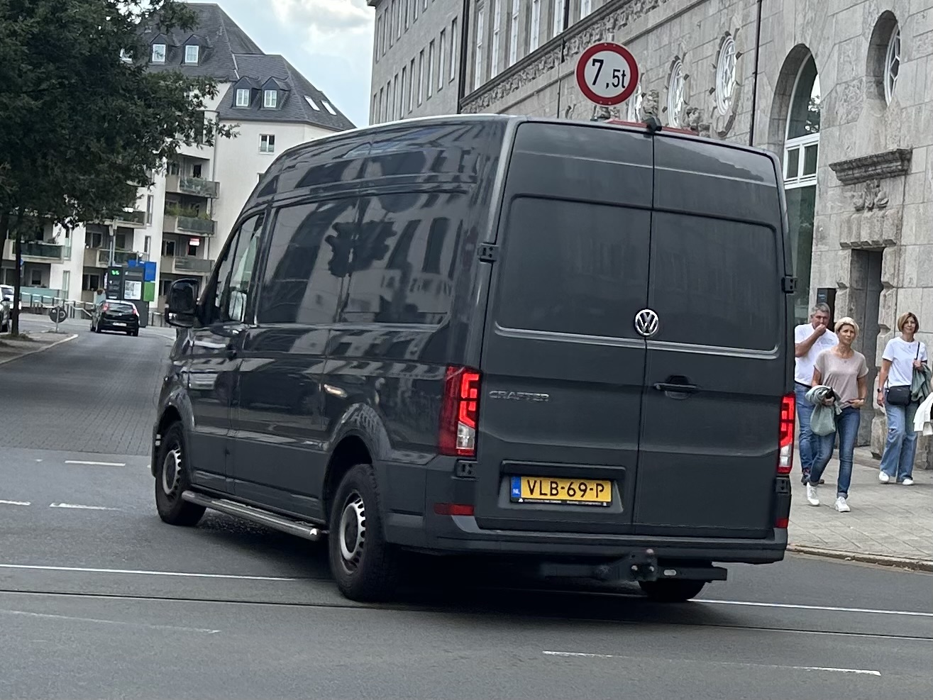 VLB-69-P, Volkswagen Crafter 2nd gen Van (SY/SZ), 2016–