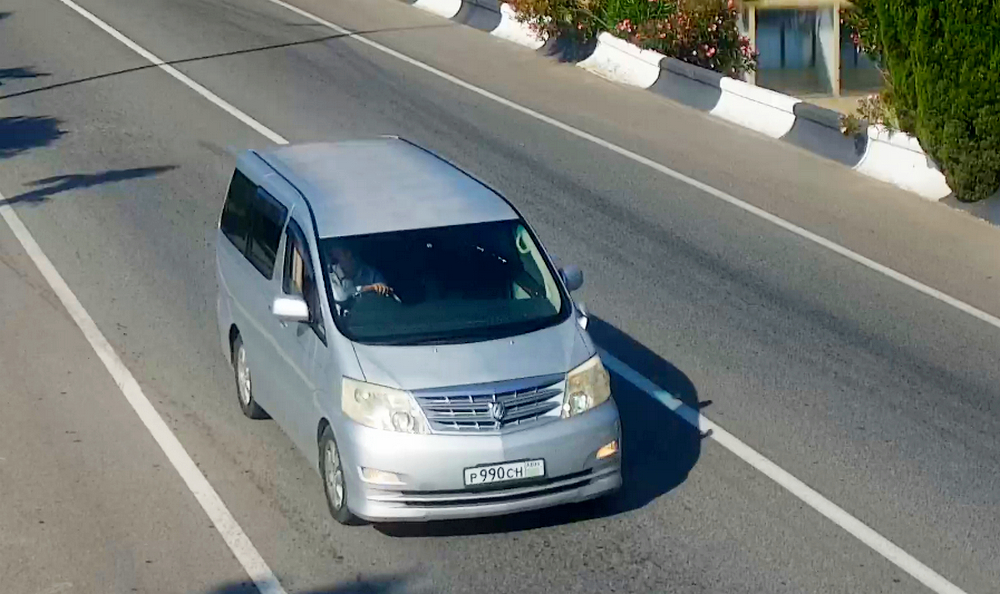 р 990 сн, Toyota Alphard 1st gen (G/V) (AH10), 2002–2008