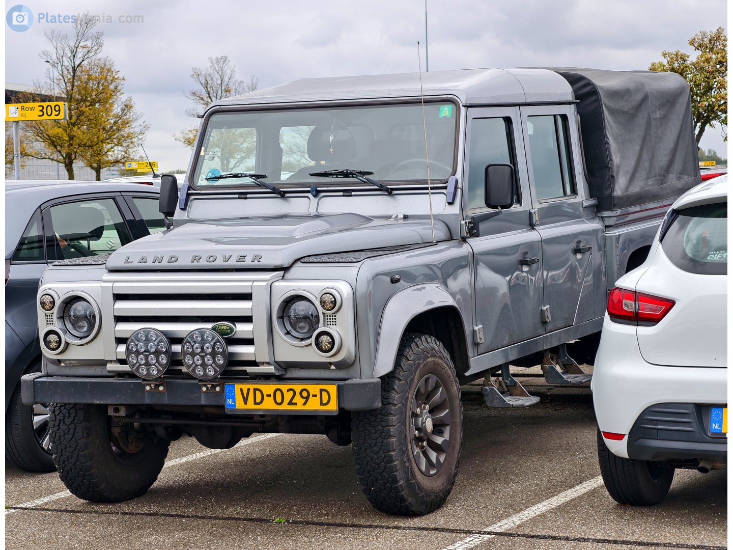 VD-029-D, Land Rover Defender 1st gen 127