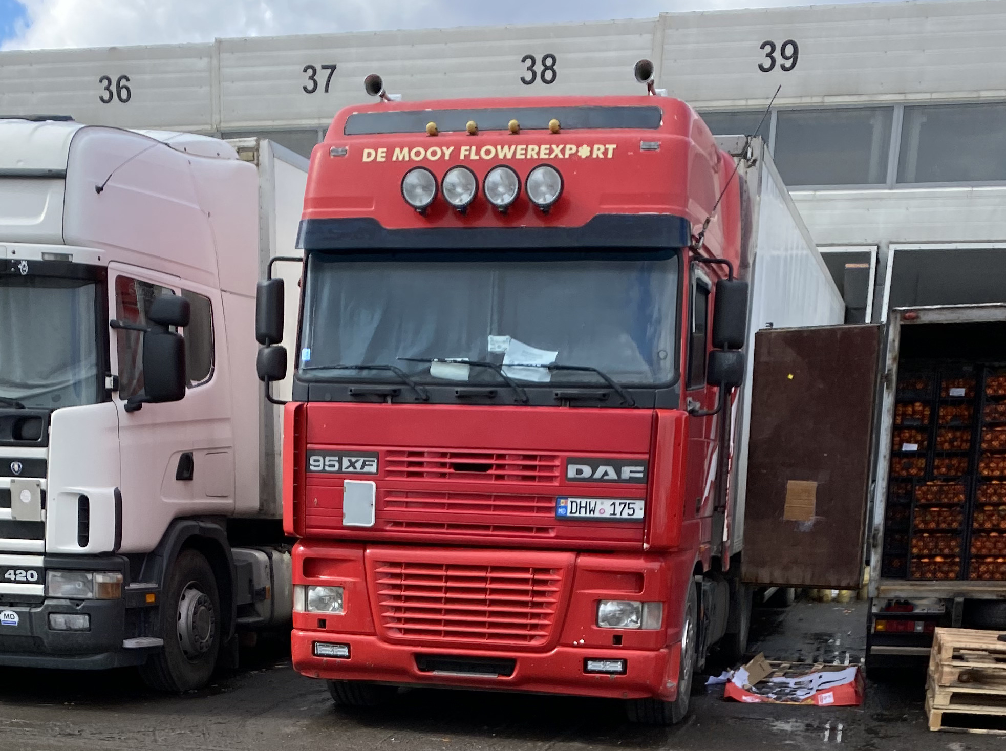 DHW 175, DAF XF 1st gen (95XF), 1997–2002