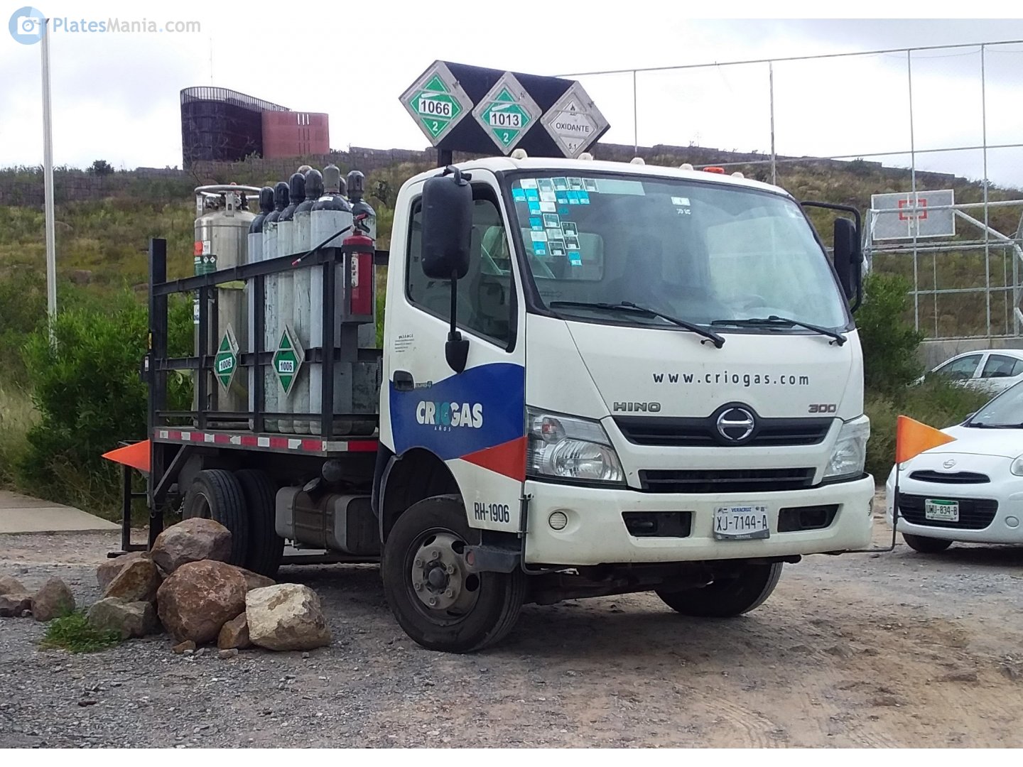 XJ-7144-A, Hino 300 Series 