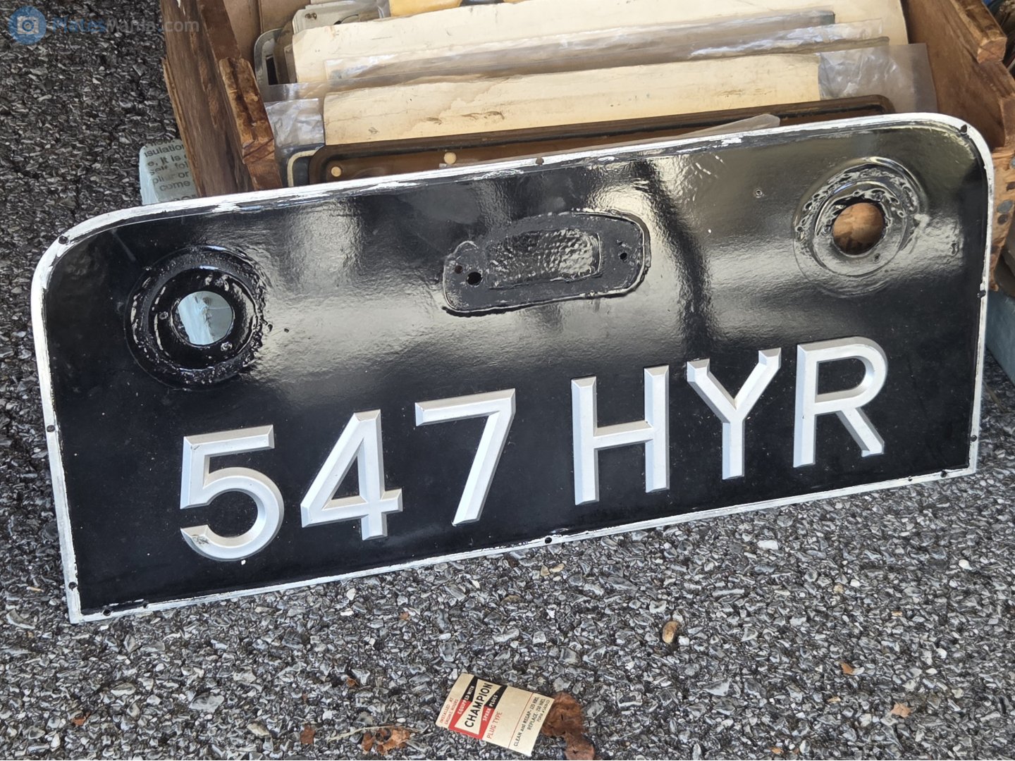 547HYR, License plate without vehicle 
