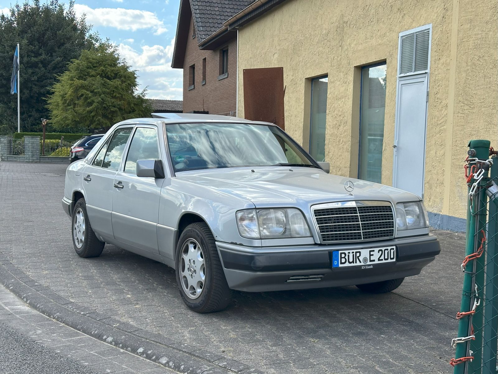 BÜR E 200, Mercedes-Benz E-Klasse 1st gen Sedan (W124), 1984­–1995