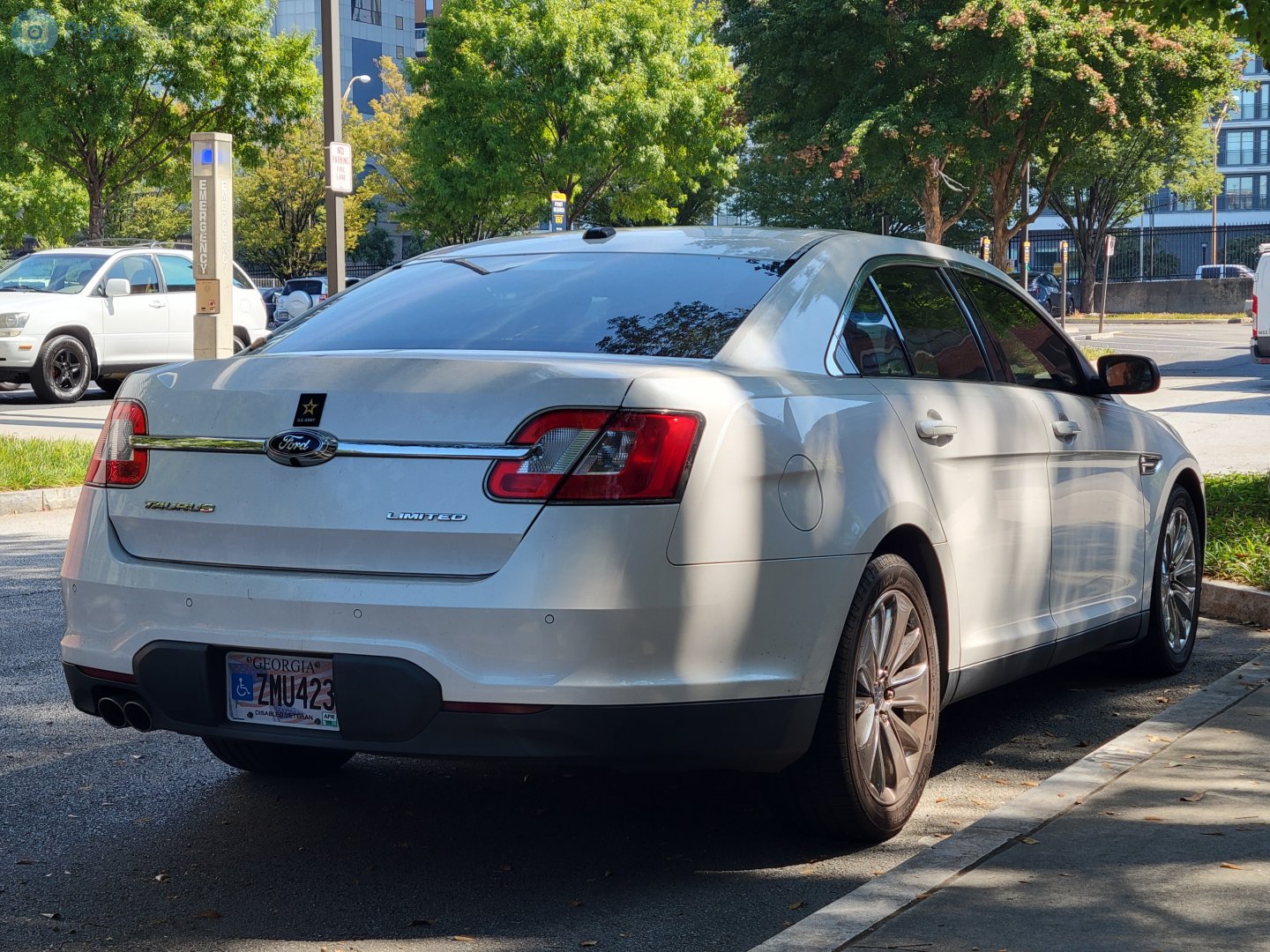 ZMU423, Ford Taurus 6th gen (D258), 2009–2012