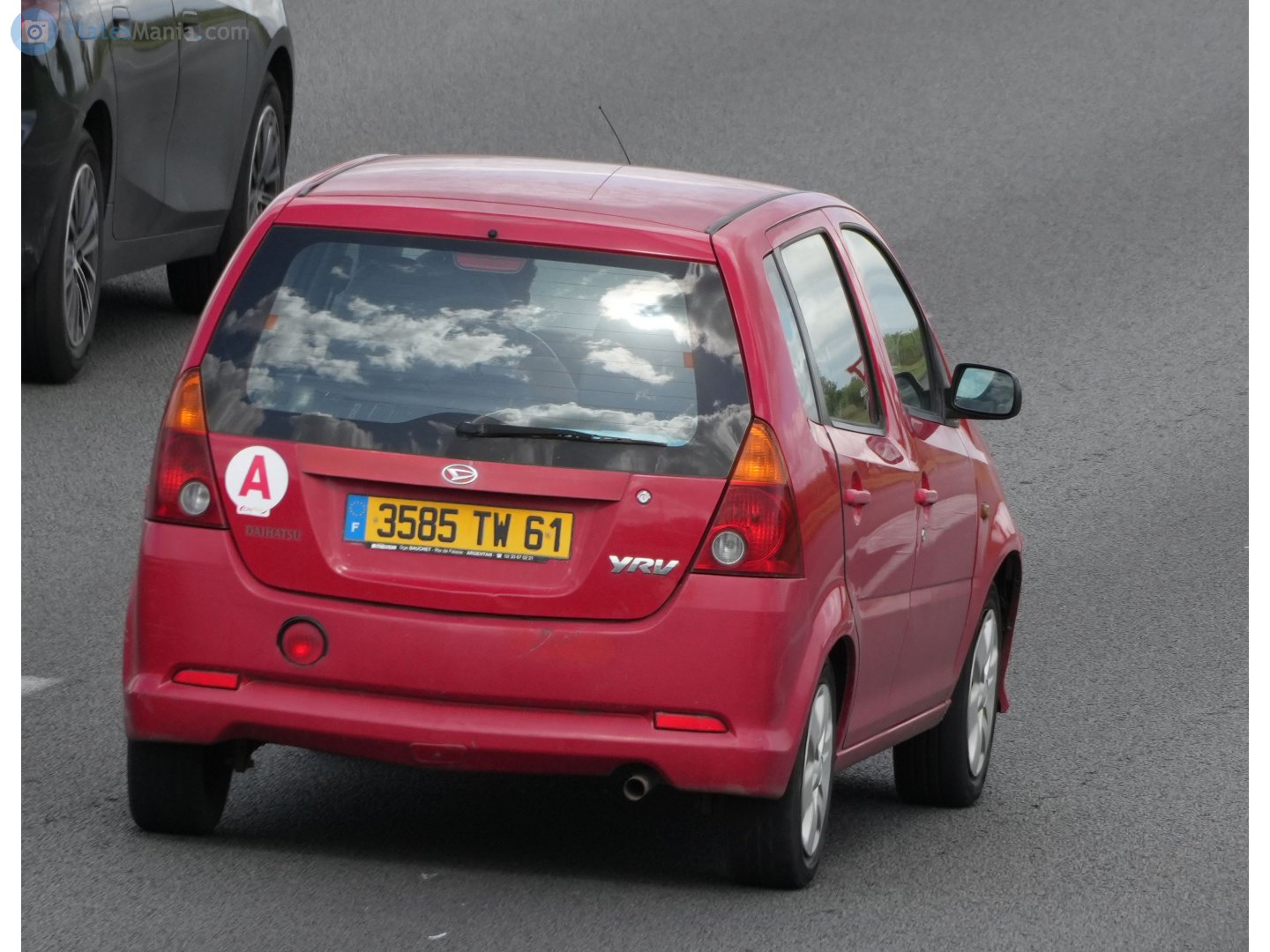 3585 TW 61, Daihatsu YRV 1st gen (M200), 2000–2005
