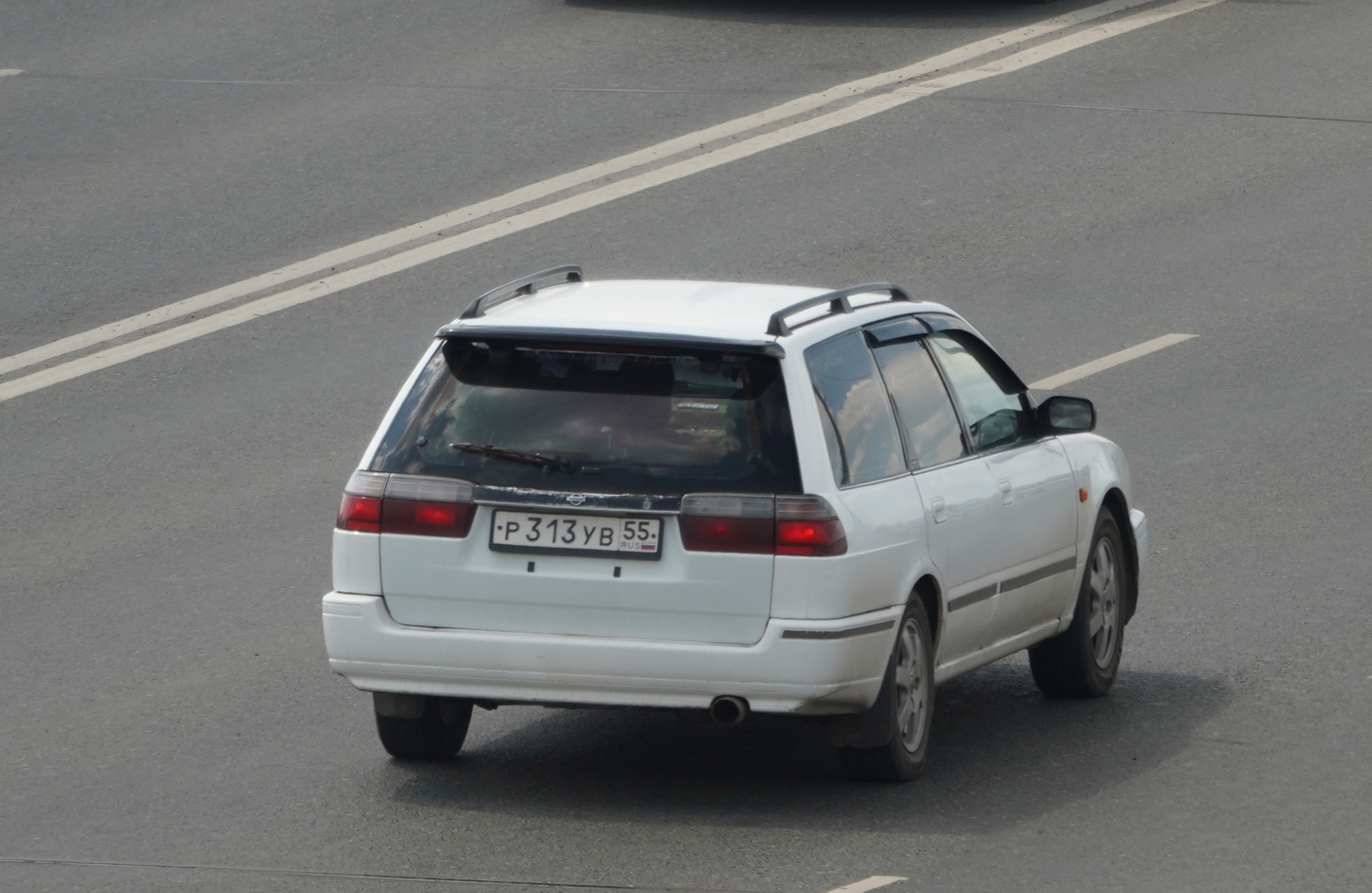 р 313 ув 55, Nissan Avenir 1st gen (W10), 1990–1998