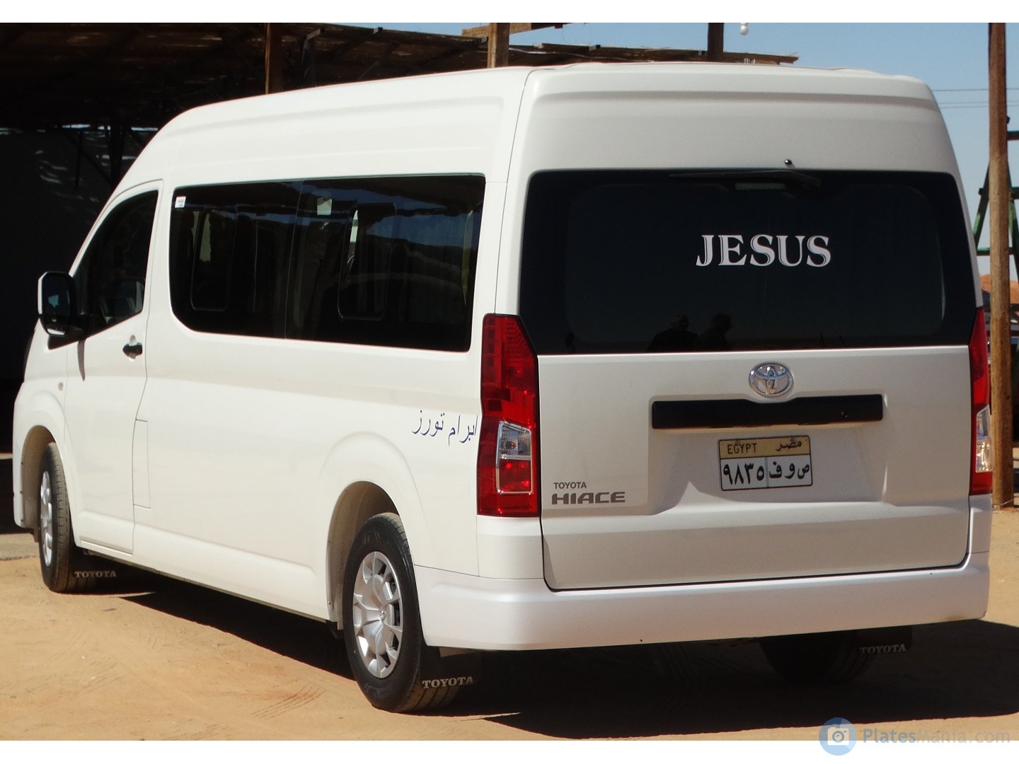 ٩٨٣٥ فوص, Toyota HiAce 