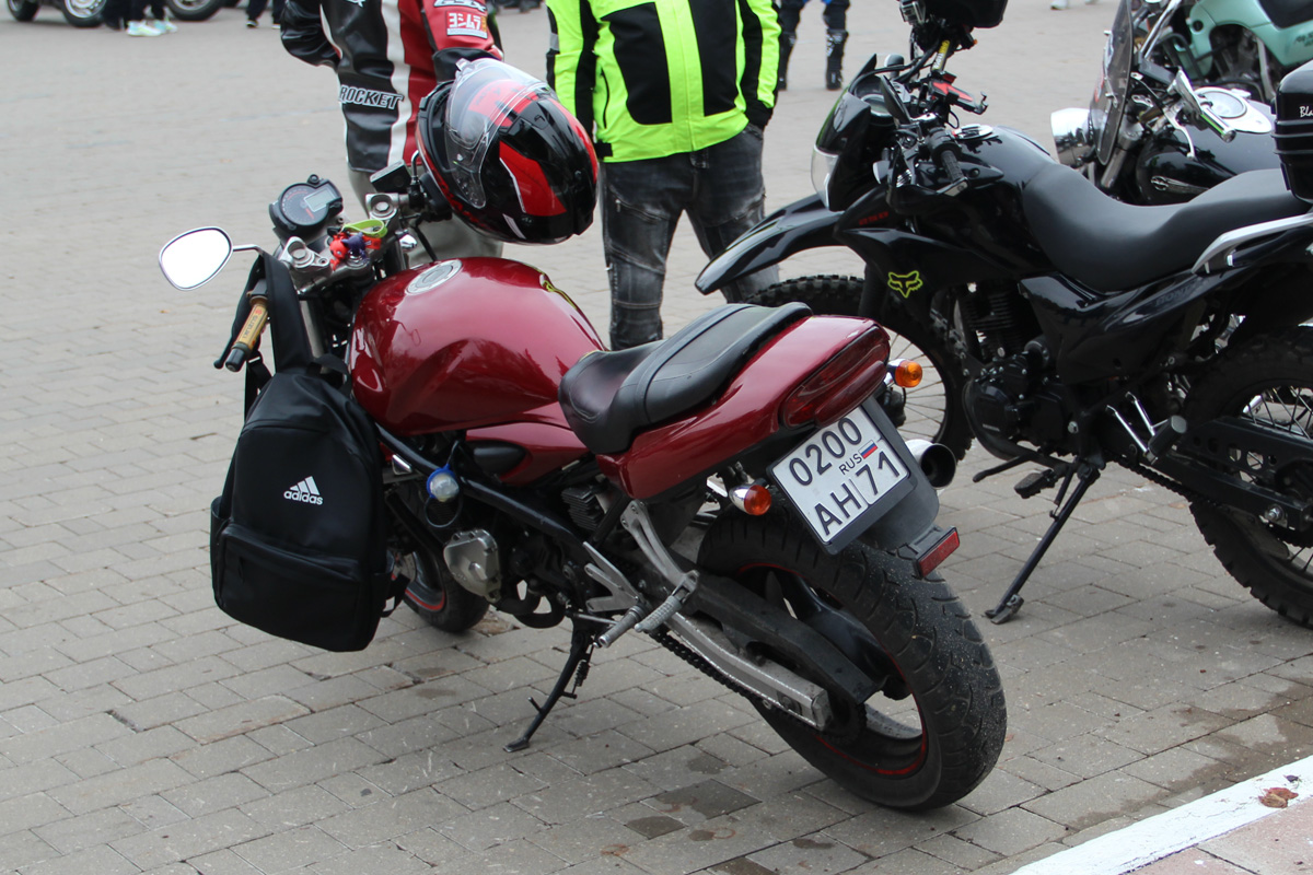 0200 ан 71, Suzuki GSF Series (Bandit) 1st gen GSF400, 1989–1997 (GSF250; JP-market, 1989–2000)