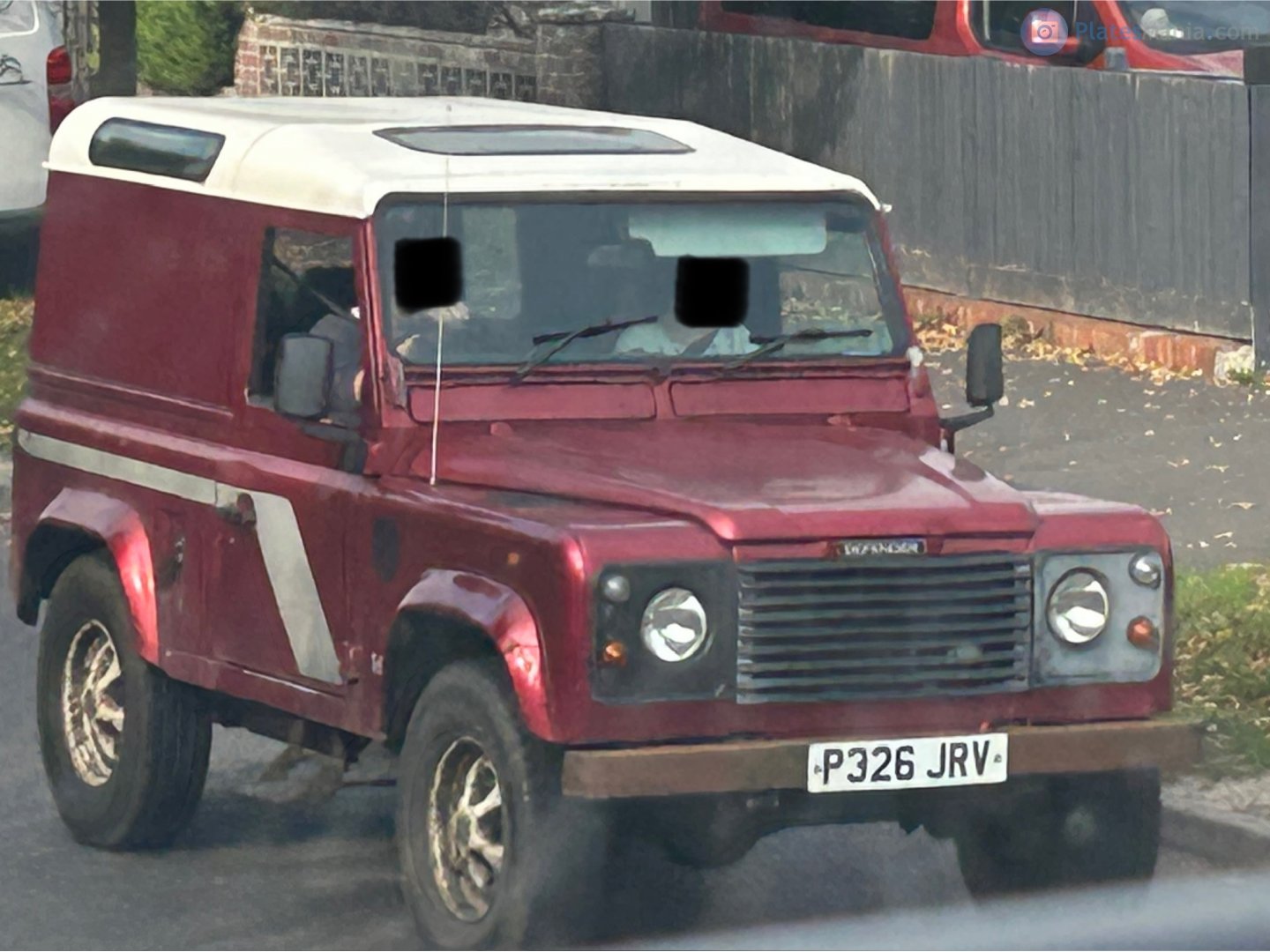 P326JRV, Land Rover Defender 1st gen 90