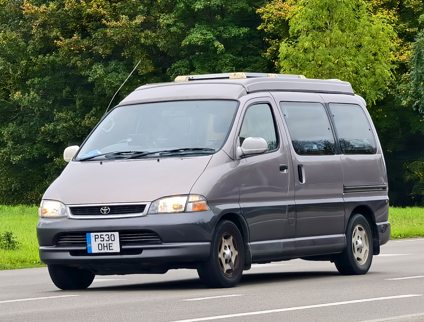 P530OHE, Toyota Granvia 1st gen (XH10), 1995–1999