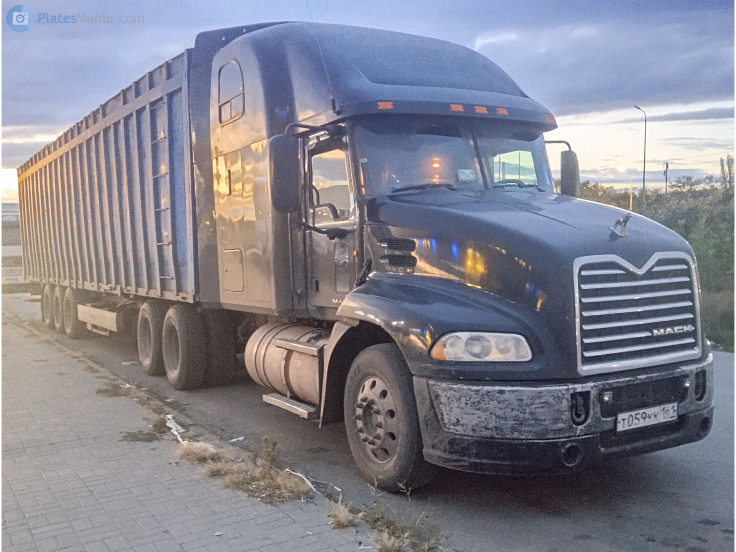 т 059 ук 161, Mack Pinnacle 1st gen CXU, 2005­–2018