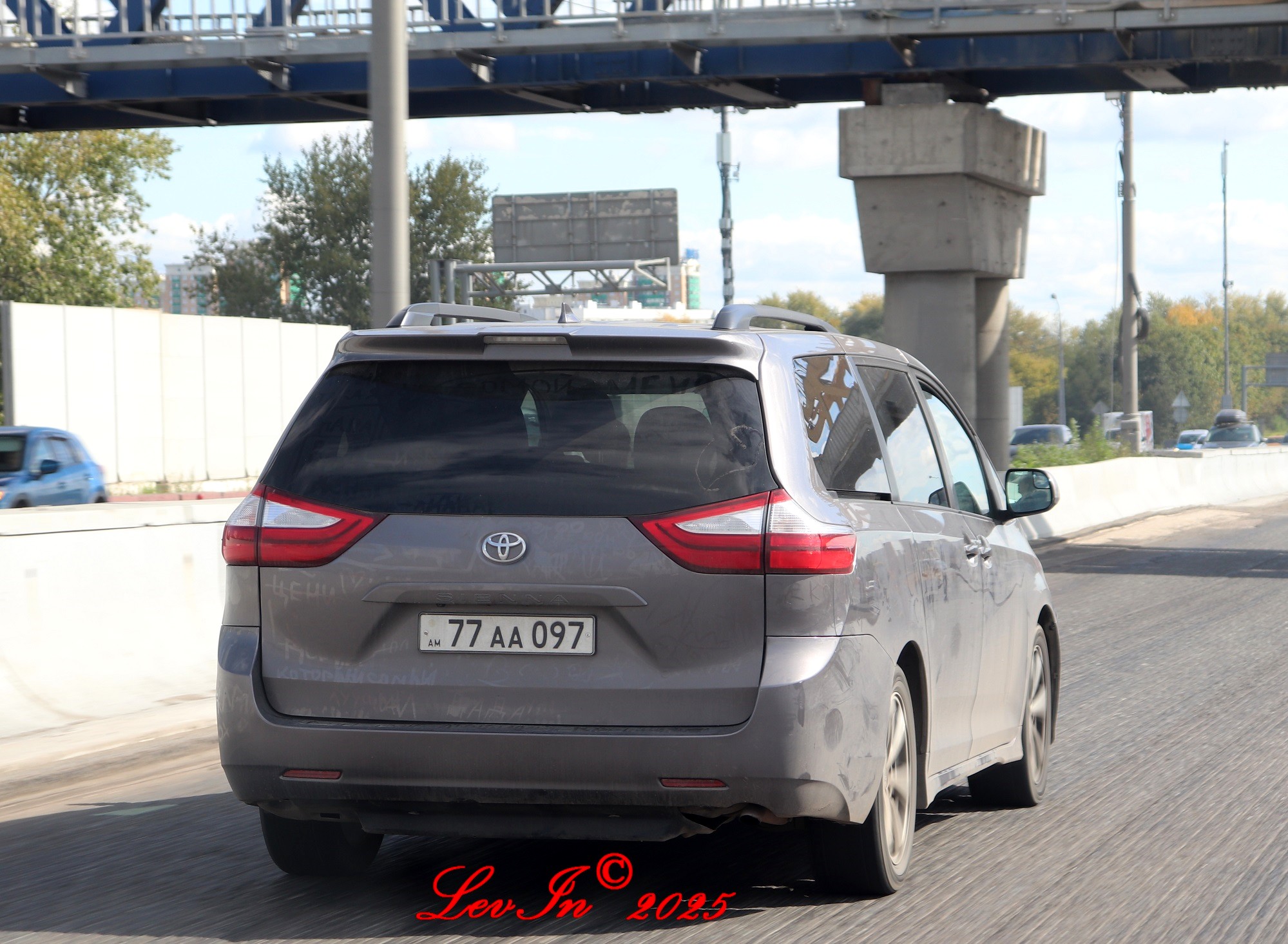 77 AA 097, Toyota Sienna 3rd gen (XL30), 2010–2020