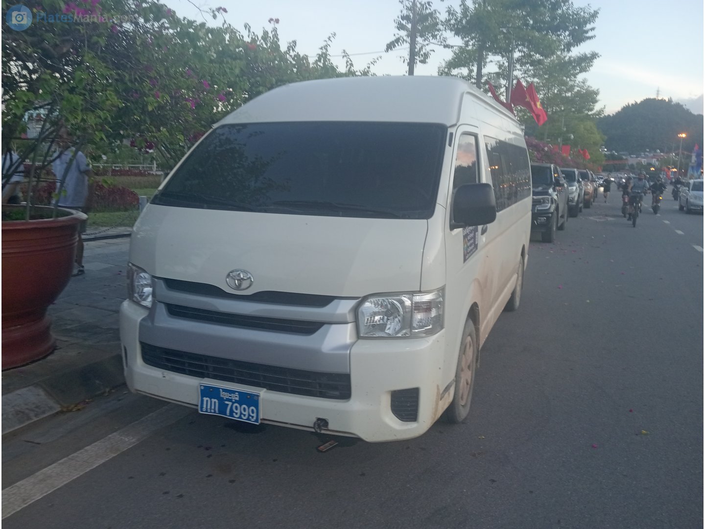 ກກ 7999, Toyota HiAce 5th gen Van (H200), 2004–