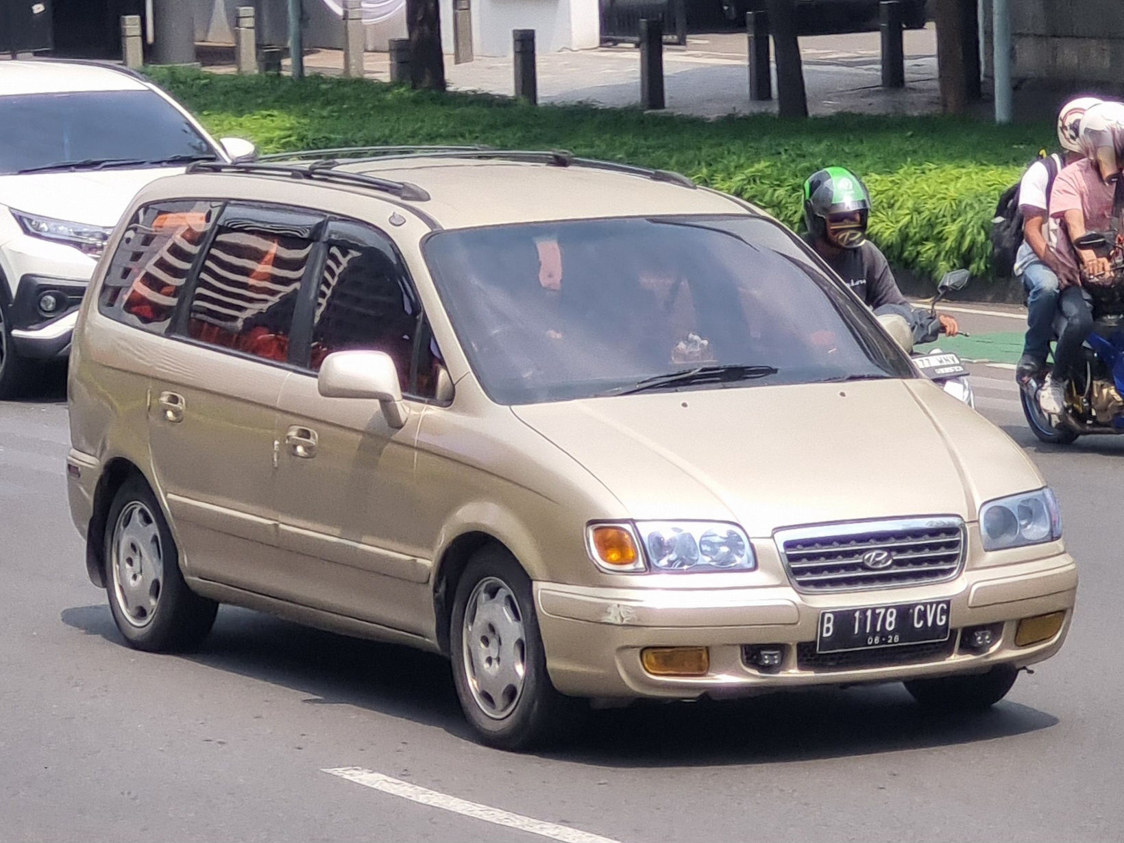 B 1178 CVG, Hyundai Trajet 1st gen (FO), 1999–2004