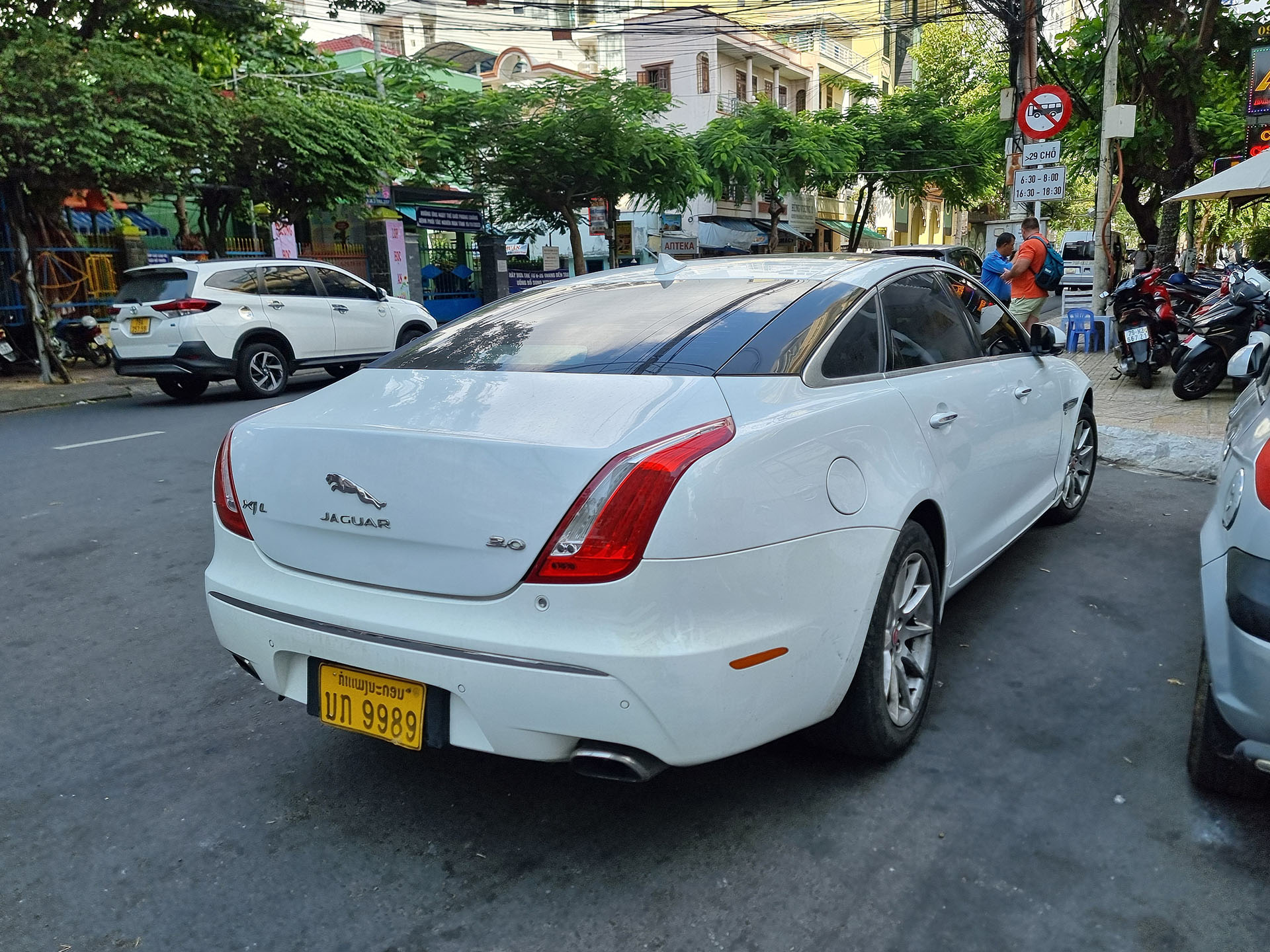 ນກ 9989, Jaguar XJ 6th gen (X351), 2009–2019