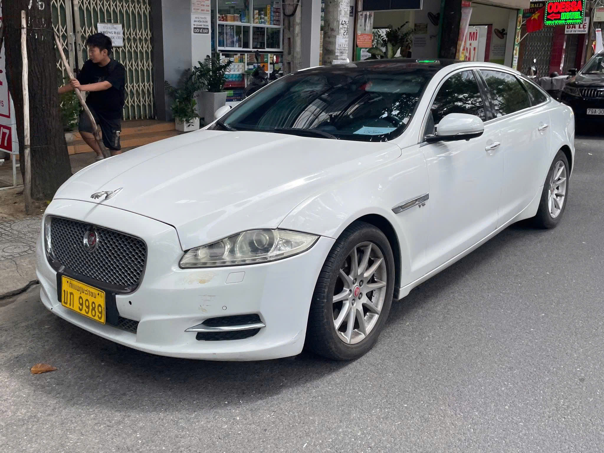 ນກ 9989, Jaguar XJ 6th gen (X351), 2009–2019