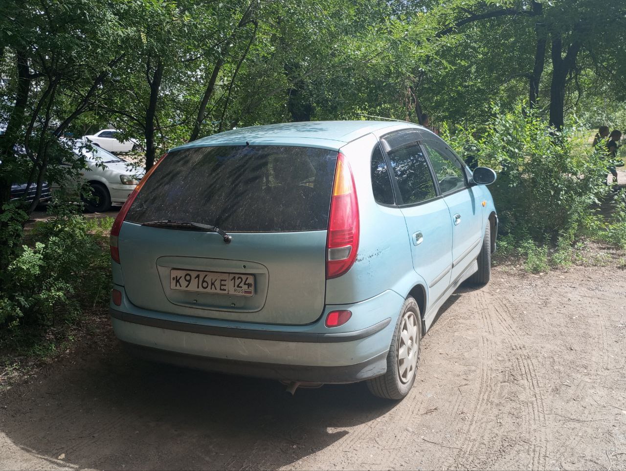 к 916 ке 124, Nissan Tino 1st gen (V10), 1998–2003