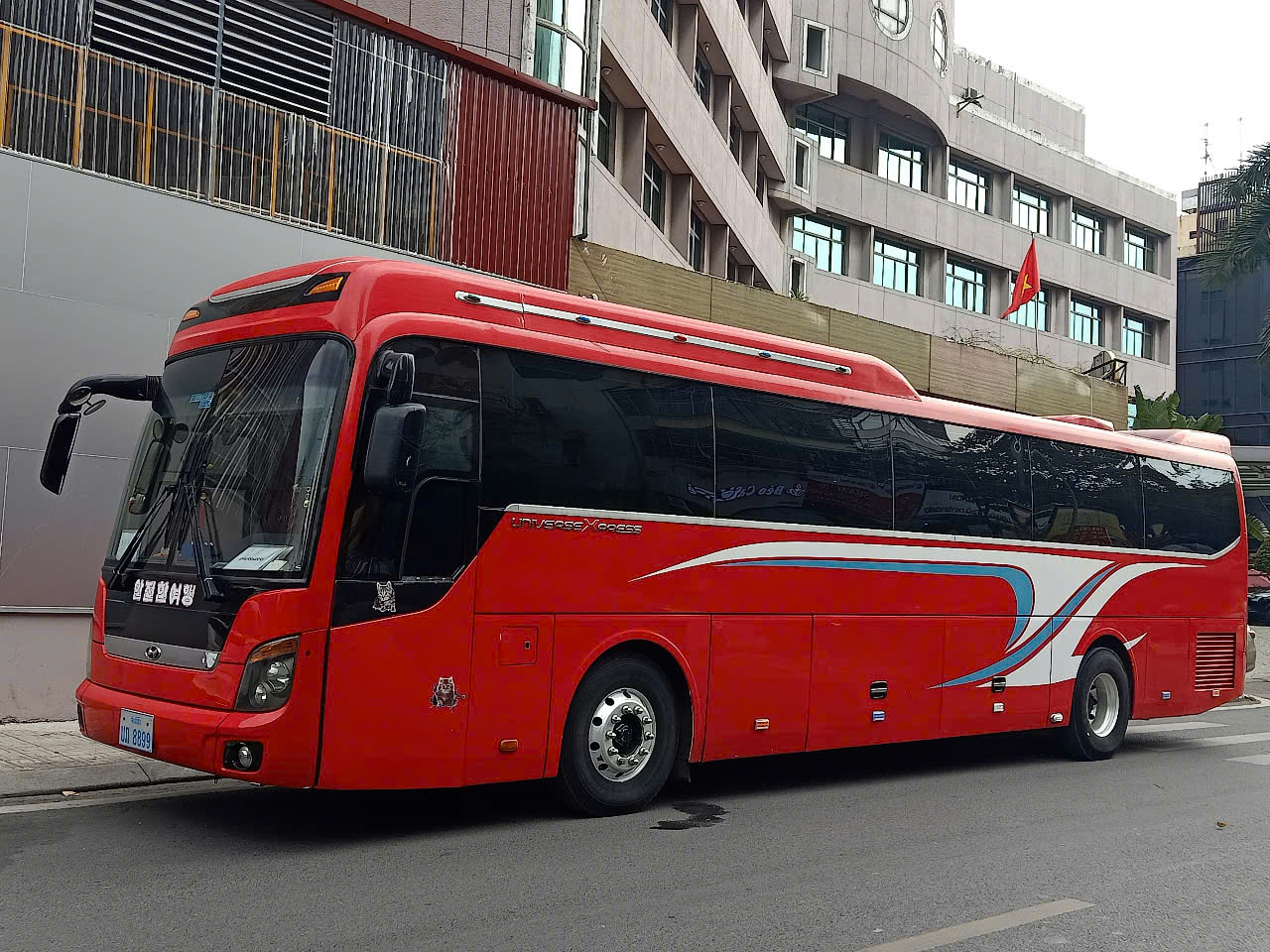 ບກ 8899, Hyundai Universe Xpress 