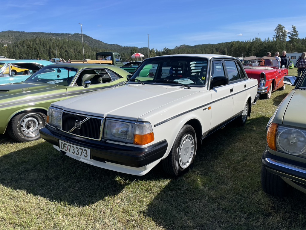 DE 73373, Volvo 240-Series 1st gen 4-door Sedan (244), facelift, 1978–1993