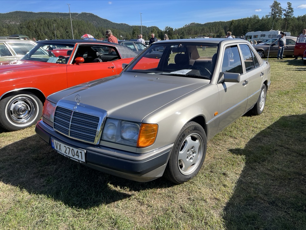 VX 27041, Mercedes-Benz E-Klasse 1st gen Sedan (W124), 1984­–1995