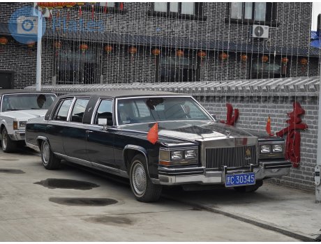 黑C·30345, Cadillac Brougham