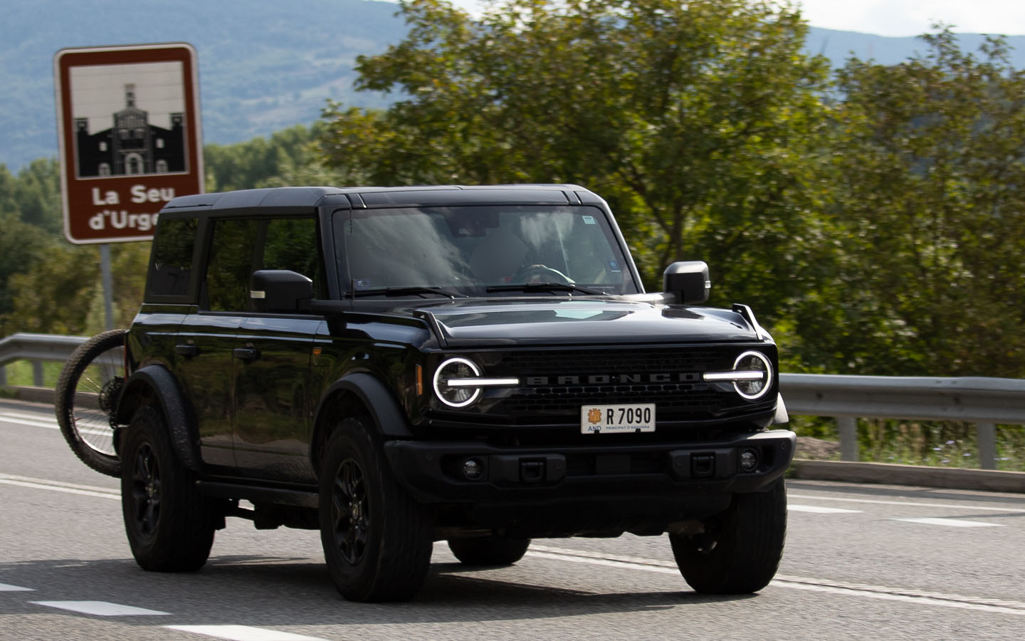 R 7090, Ford Bronco 6th gen 5-door SUV (U725), 2021–