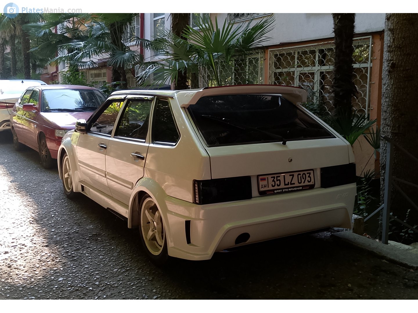 35 LZ 093, Lada (VAZ) 2114 