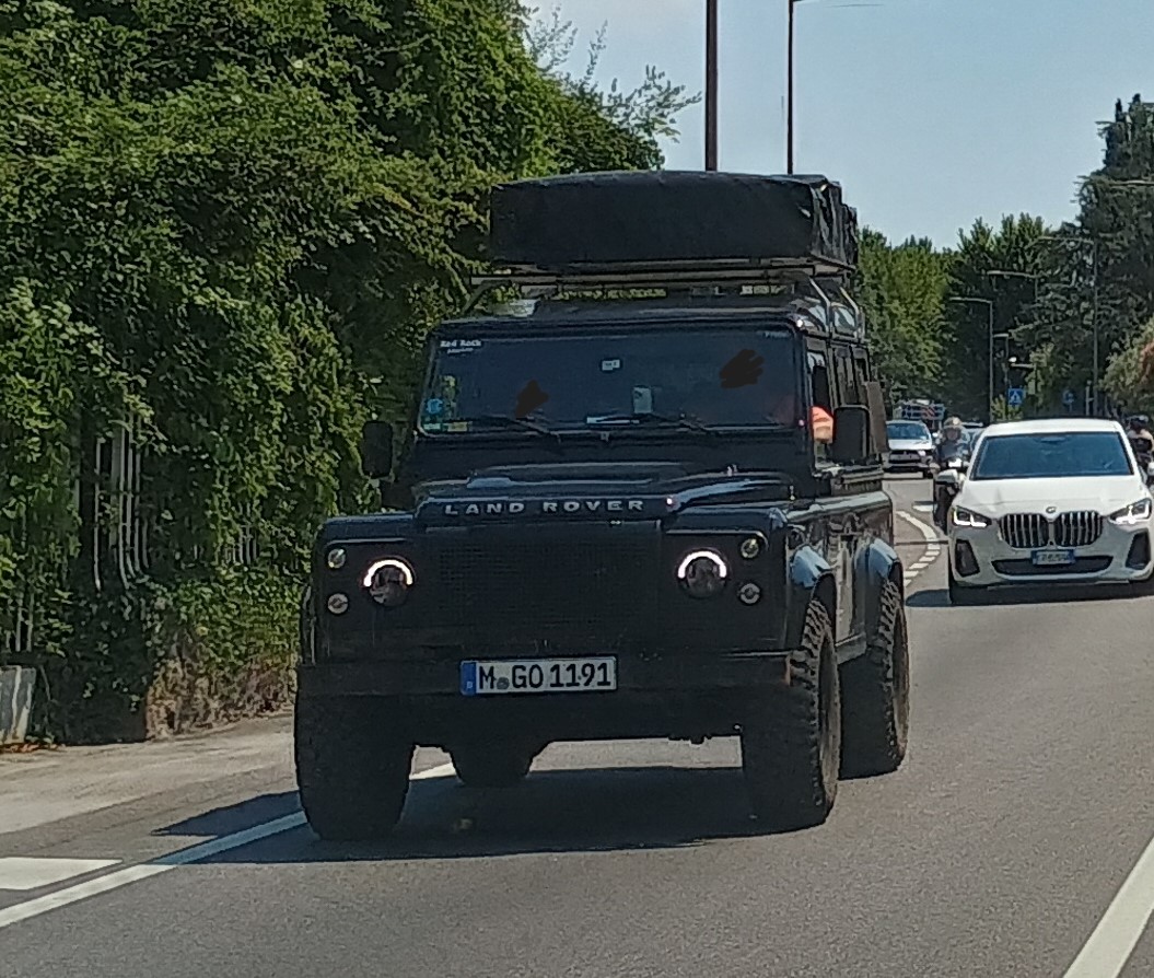 M GO 1191, Land Rover Defender 1st gen 110