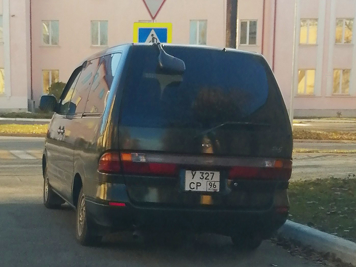 у 327 ср 96, Nissan Largo 1st gen (W30), 1993–1999