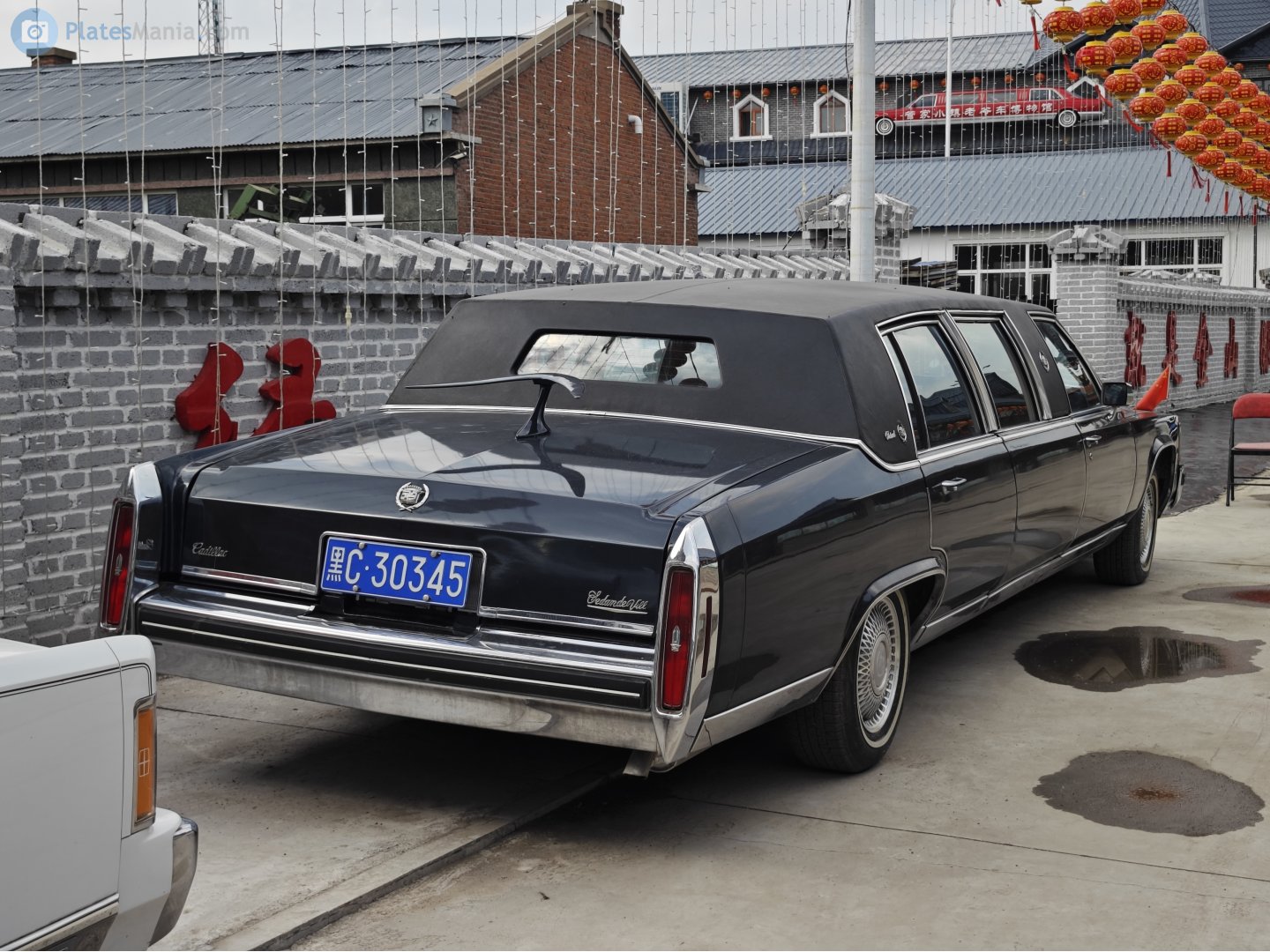 黑C·30345, Cadillac Brougham 1st gen (W69; D-body), 1986–1989
