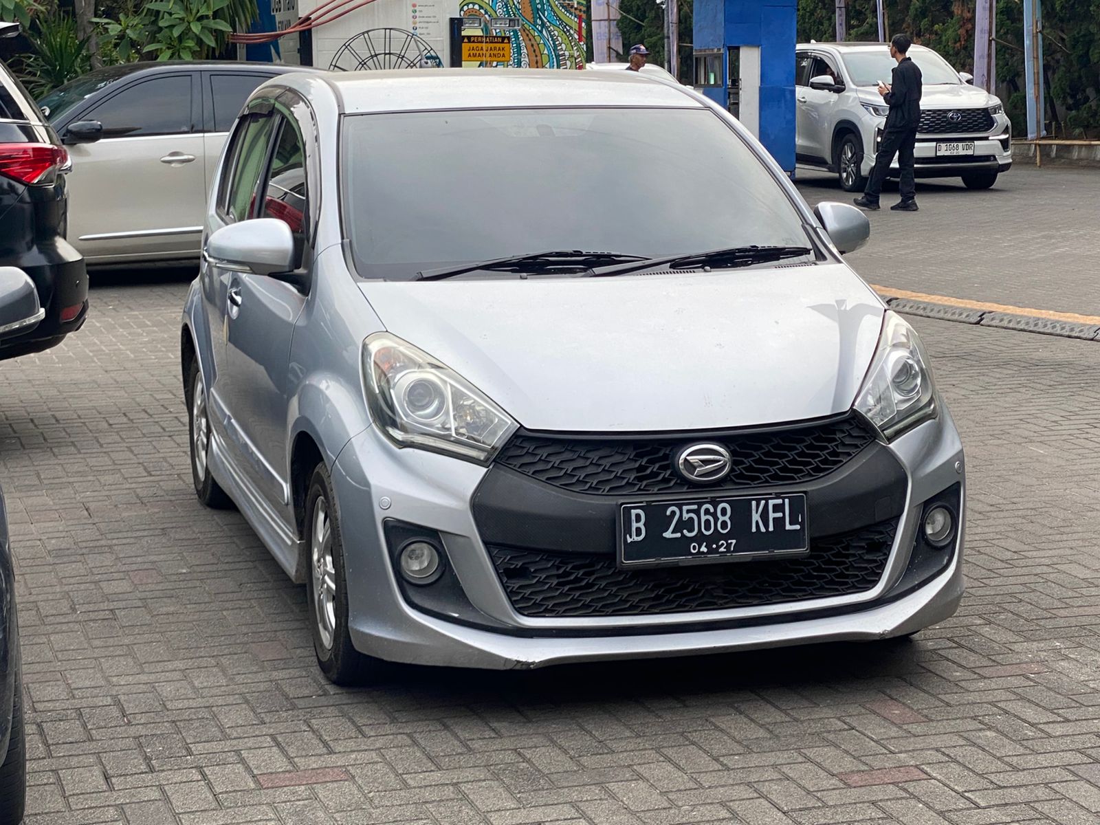 B 2568 KFL, Daihatsu Sirion 3rd gen (M600; ID-market), facelift, 2015–2018