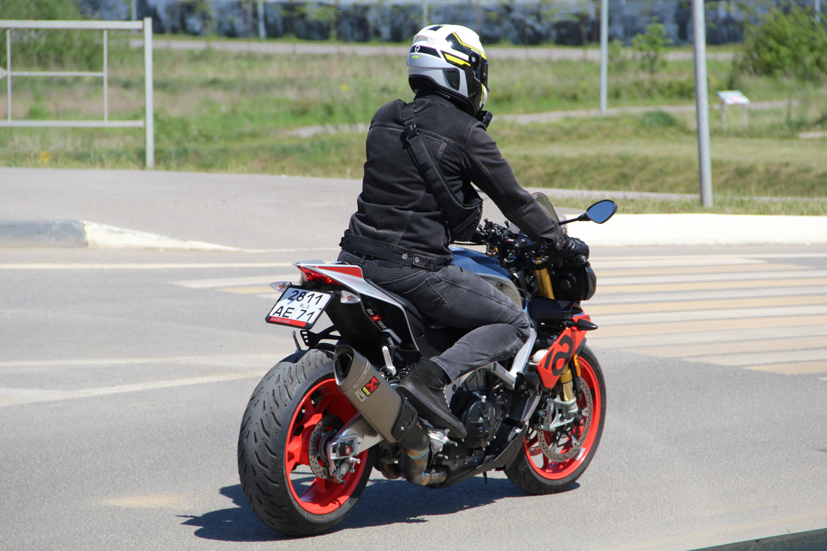 2811 ае 71, Aprilia Tuono V4, 2012–