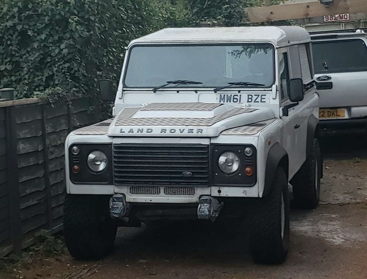 MW61BZE, Land Rover Defender 1st gen 110