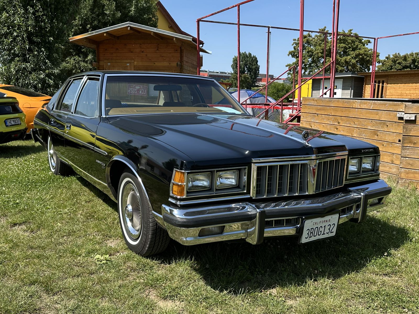 3BOG132, Pontiac Bonneville 6th gen 4-door Sedan (69; B-body), 1976–1981