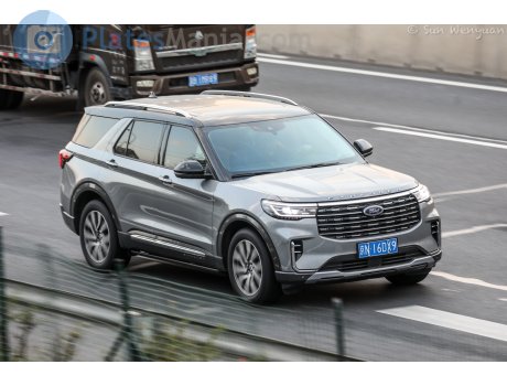 京N·16DX9, Ford Explorer