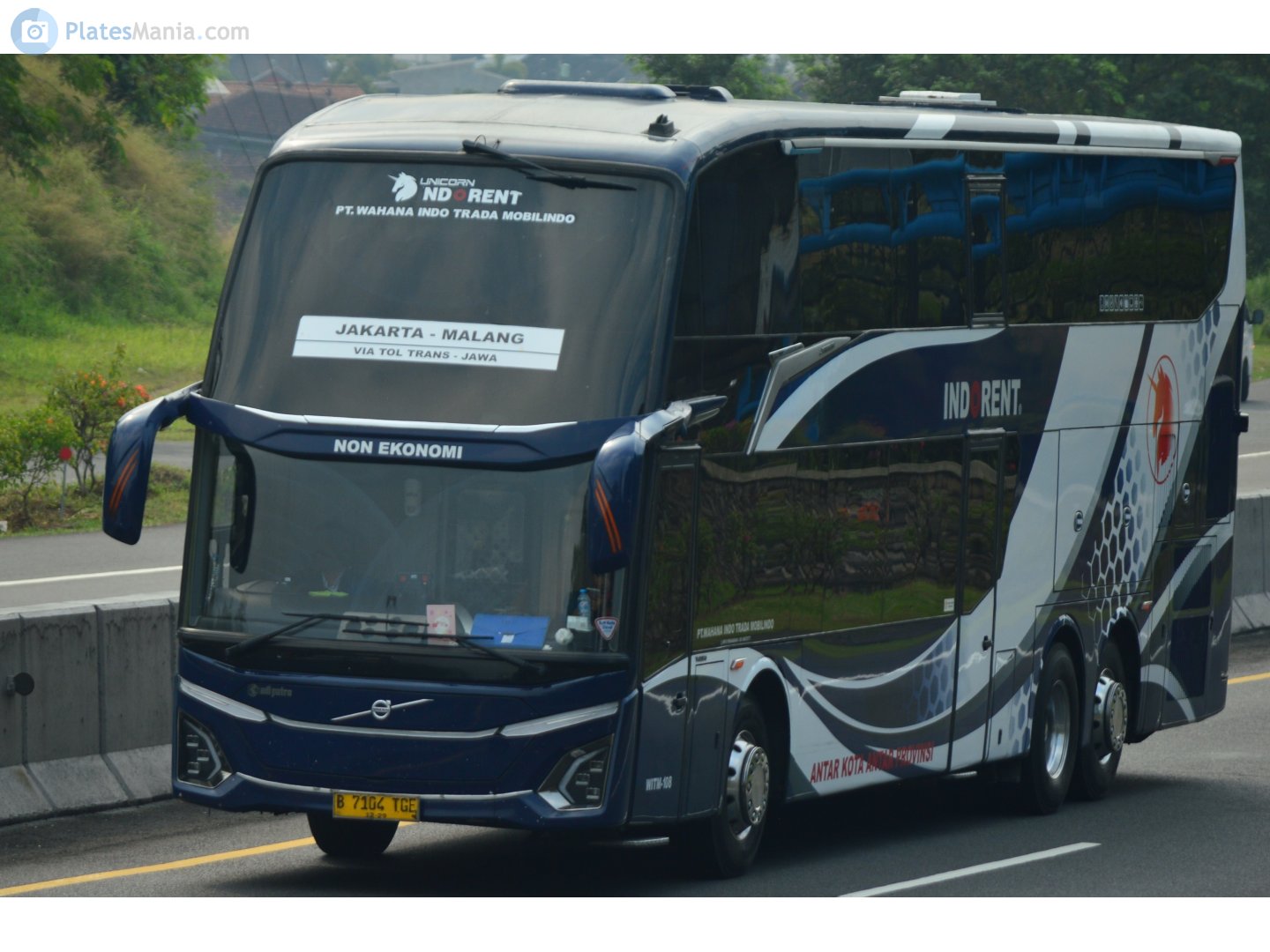 B 7104 TGE, Volvo B11R 