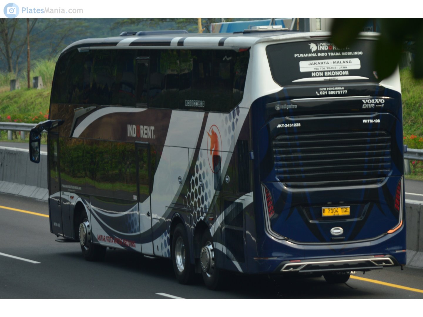 B 7104 TGE, Volvo B11R 