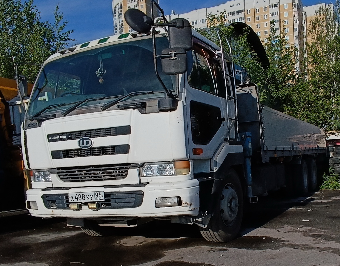 х 488 ку 96, Nissan Diesel Big Thumb 