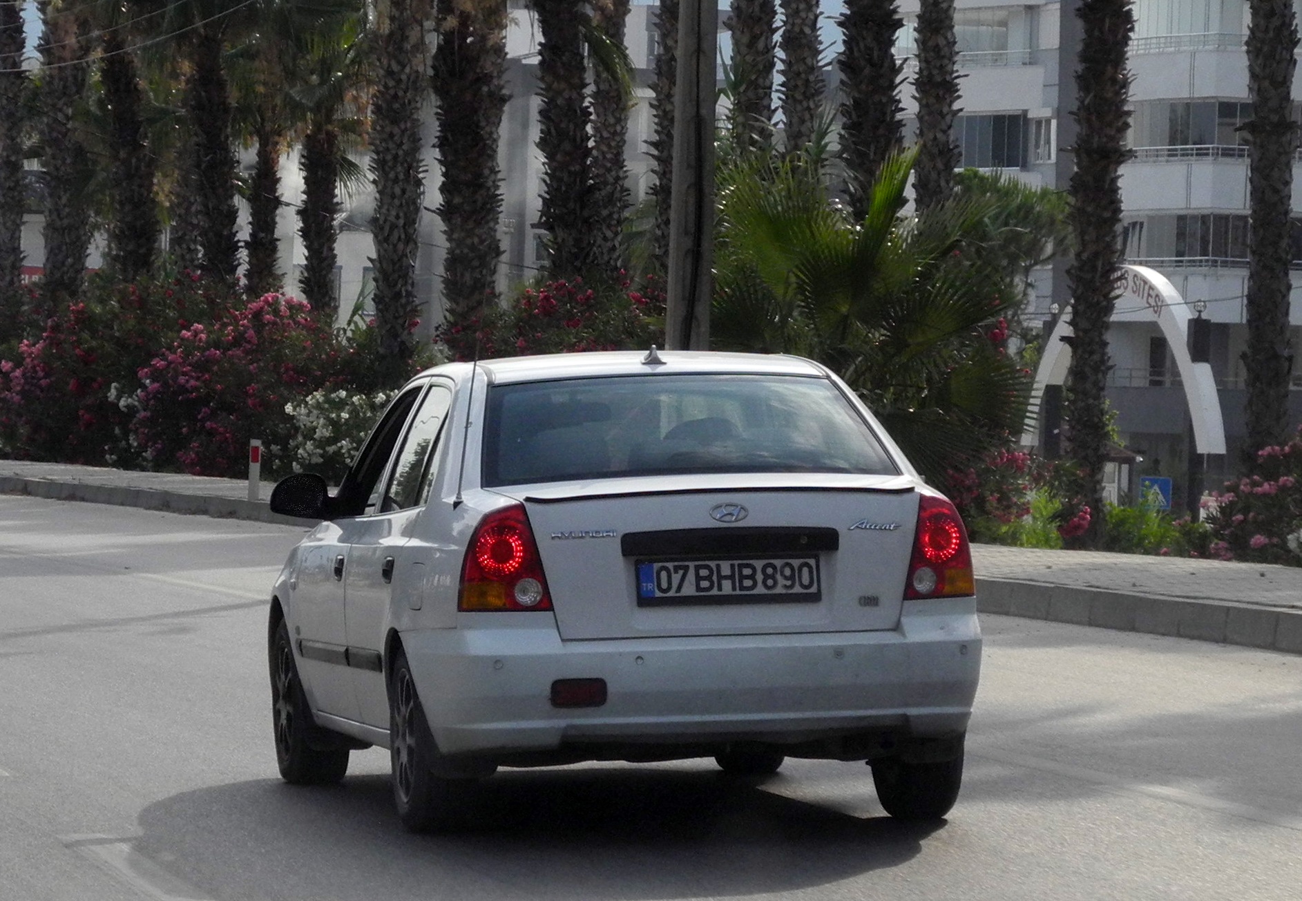 07 BHB 890, Hyundai Accent 2nd gen Sedan (LC), facelift, 2003–2006