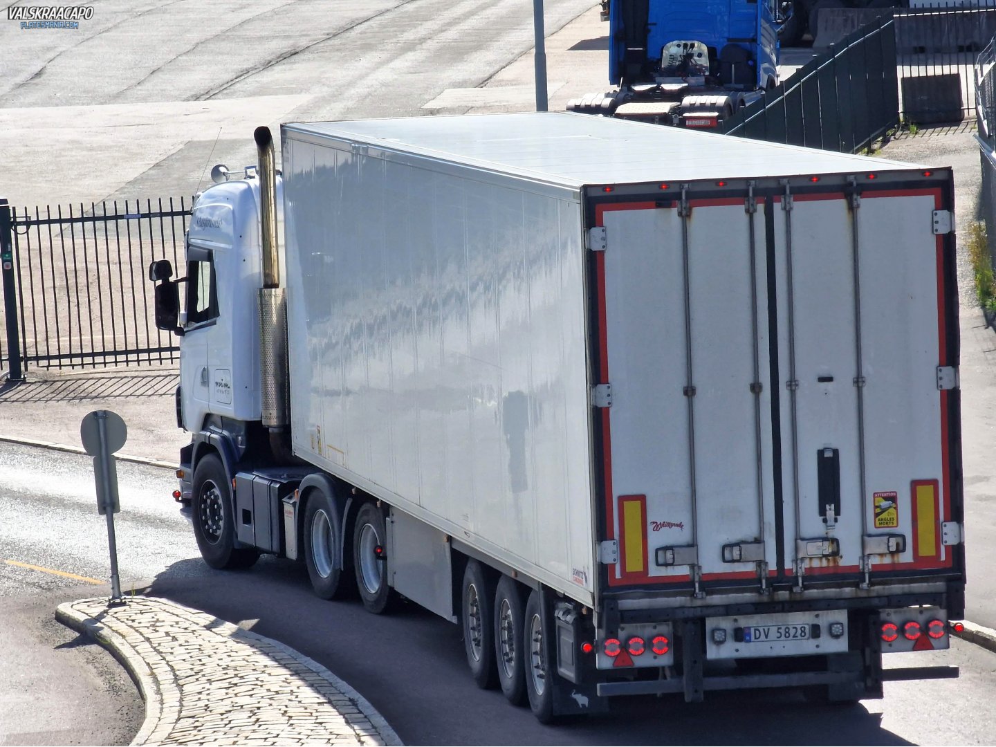 DV 5828, Schmitz SKO 