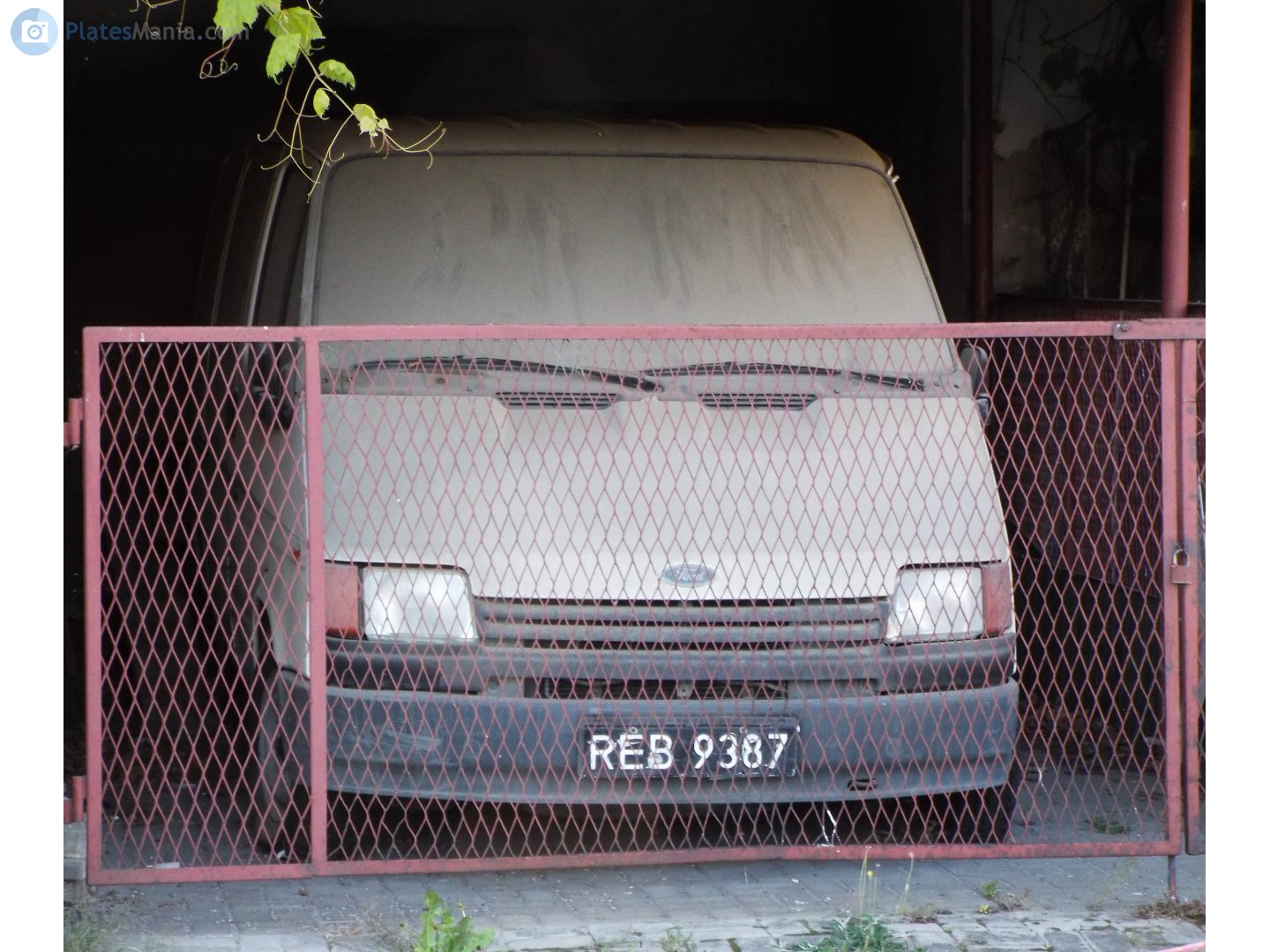 REB 9387, Ford Transit 2nd gen Van, 1985–2003