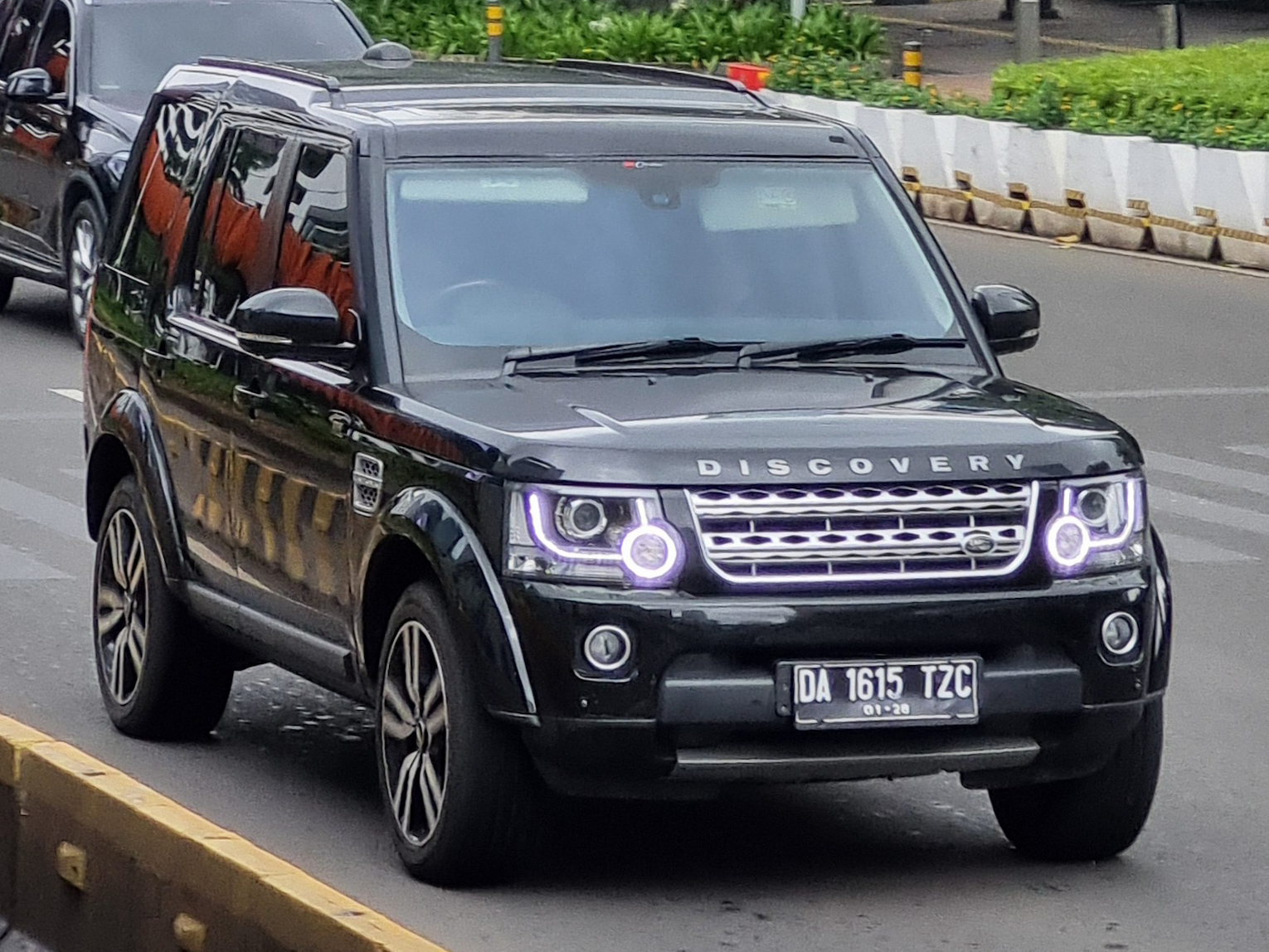 DA 1615 TZC, Land Rover Discovery 4th gen (LR4) (L319), 2009–2016