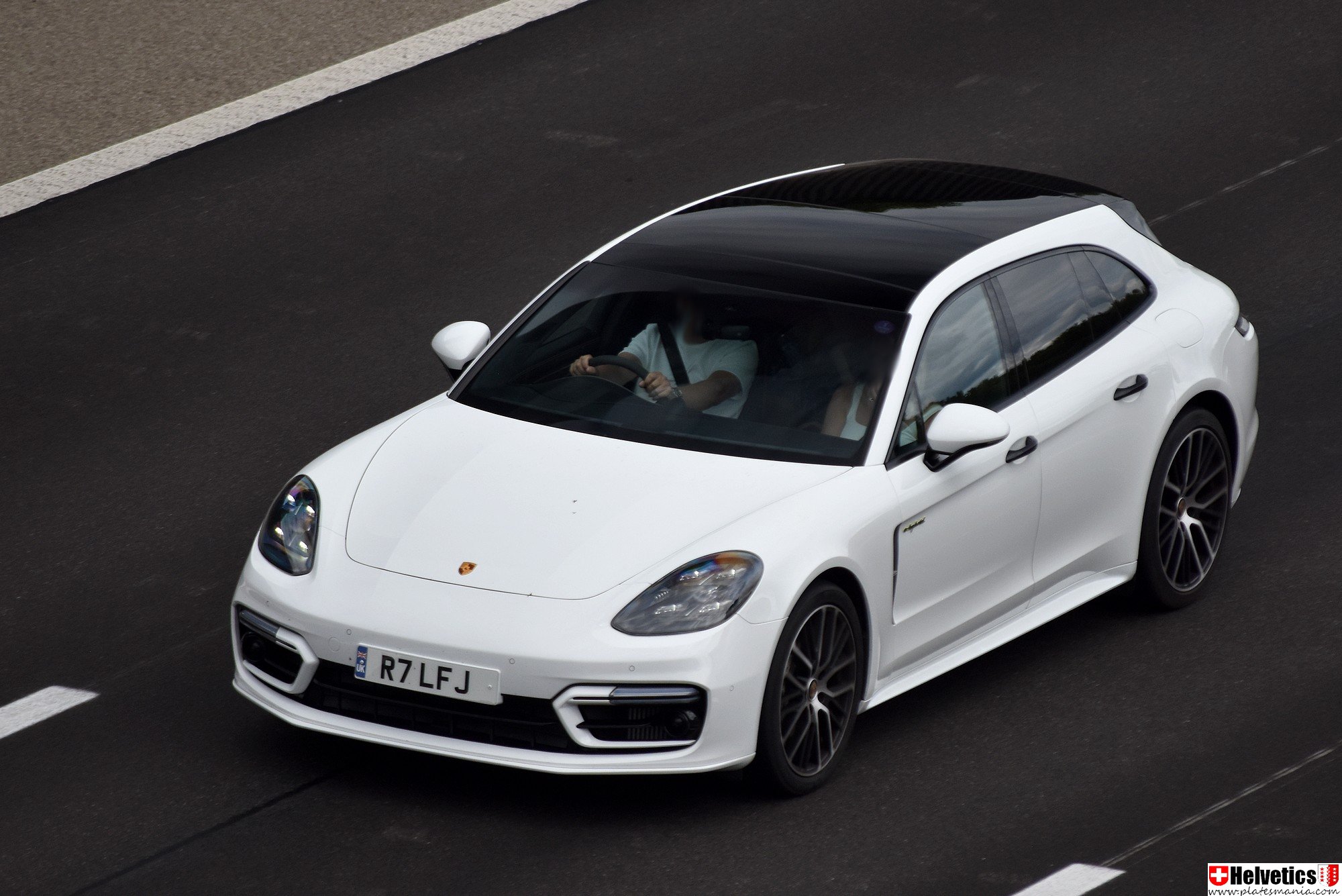 R7LFJ, Porsche Panamera 2nd gen Sport Turismo (971), 2017–2023