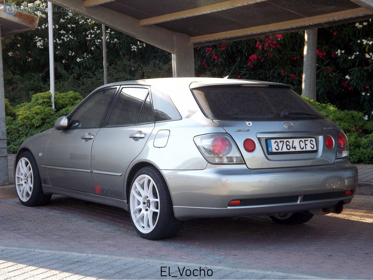 3764 CFS, Lexus IS 1st gen SportCross Wagon (XE10), 2001–2005