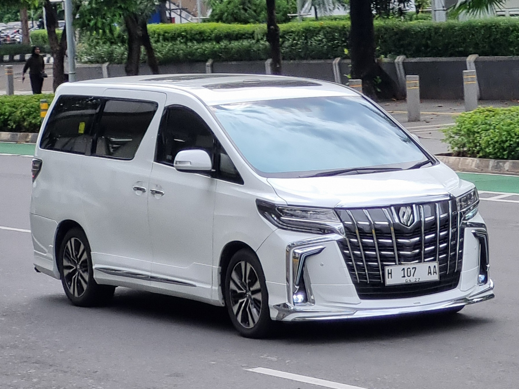 H 107 AA, Toyota Alphard 3rd gen (AH30), 2015­–2023