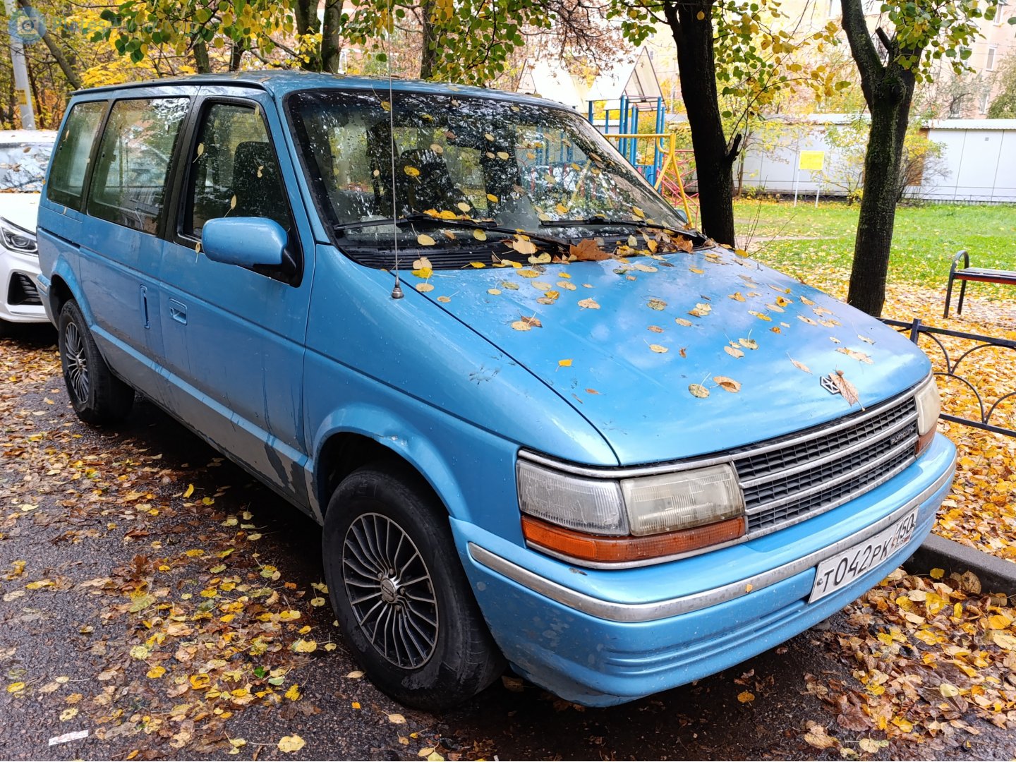 т 042 рк 150, Plymouth Grand Voyager 2nd gen (AS), 1990–1995