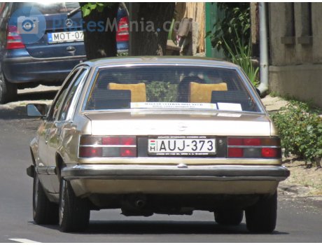 AUJ-373, Opel Senator